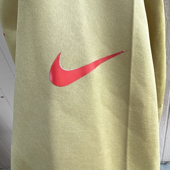 🏈❤️ CHIEFS, NFL, LIGHT TAN, MILITARY HOODIE. MED. Proceeds will go to local vfw - Picture 7 of 10